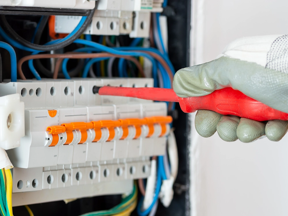 Instalaciones y reparaciones eléctricas